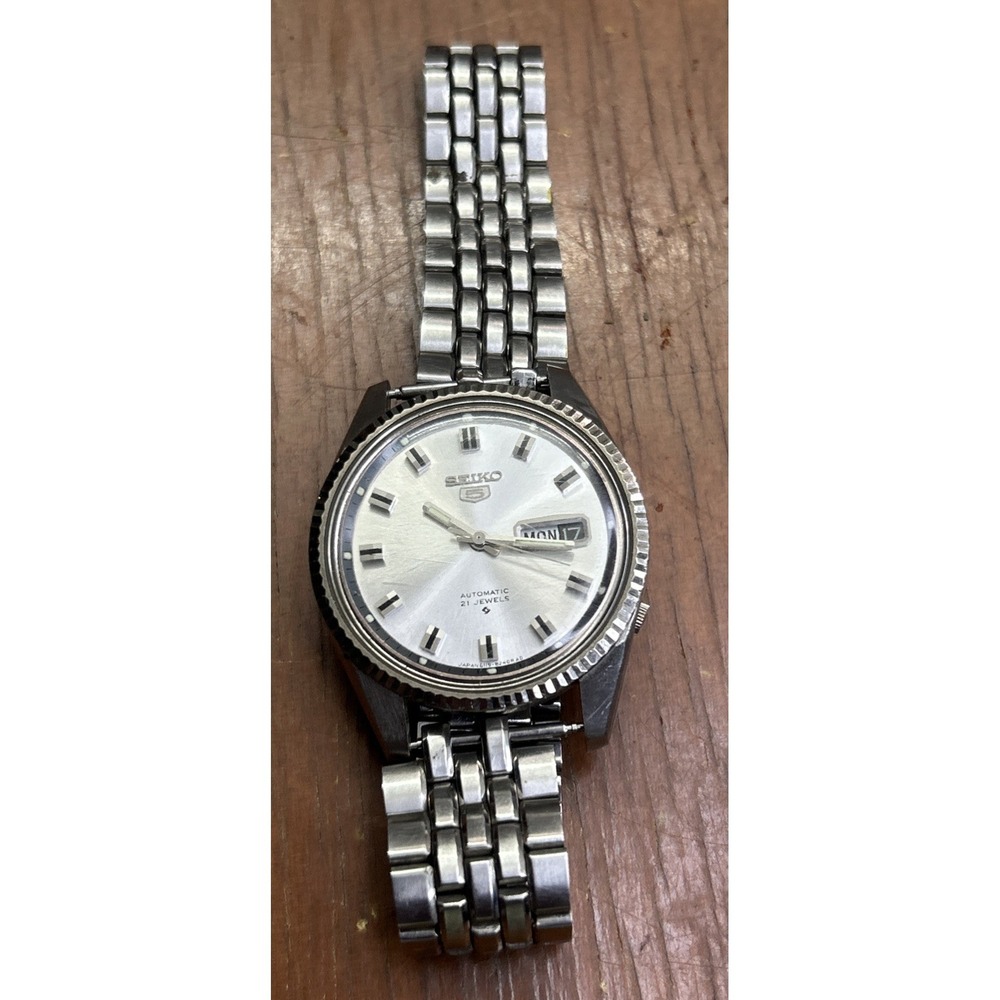 Seiko 5 6119-8200 Automatic Day-Date Vintage Mens Watch Japan Silver White